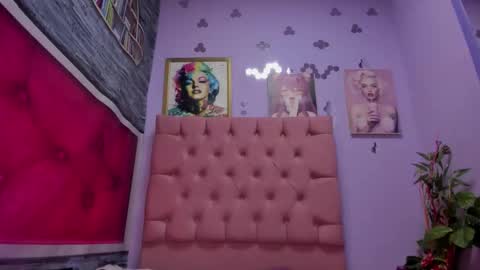 Snapshot of dakotaks chatting on 11-15-25, 08:27 Mariana online show from 11-15-25, 08:27