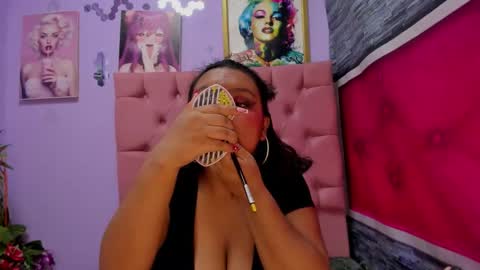 Snapshot of dakotaks chatting on 11-18-25, 07:29 Mariana online show from 11-18-25, 07:29