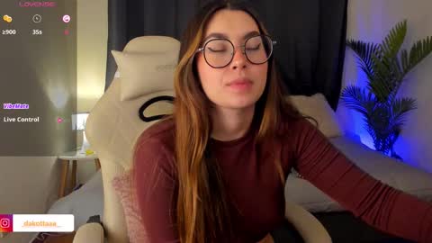 Snapshot of dakottaa__ chatting on 11-07-25, 11:49 dakottaa__ online show from 11-07-25, 11:49