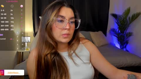 Snapshot of dakottaa__ chatting on 11-19-25, 11:38 dakottaa__ online show from 11-19-25, 11:38