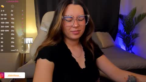 dakottaa__ online show from 12-03-25, 11:36