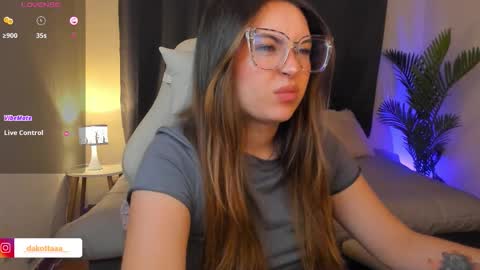 Snapshot of dakottaa__ chatting on 02-10-26, 12:15 dakottaa__ online show from 02-10-26, 12:15