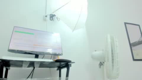 Snapshot of dalia_2 chatting on 10-23-25, 12:54 Ren online show from 10-23-25, 12:54