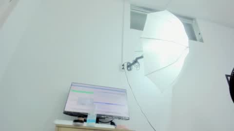 Snapshot of dalia_2 chatting on 11-09-25, 12:20 Ren online show from 11-09-25, 12:20