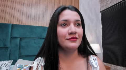 Snapshot of dalia_alissa chatting on 11-19-25, 01:00 Violeta online show from 11-19-25, 01:00