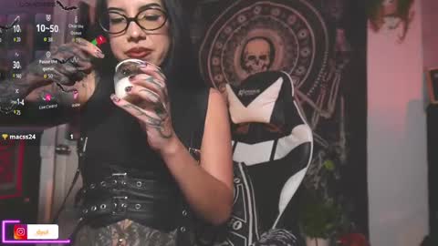 dalia_vorhees online show from 11-22-25, 01:48