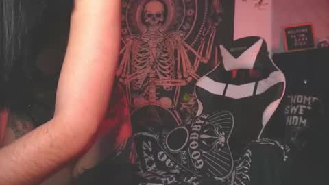 dalia_vorhees online show from 12-19-25, 01:34