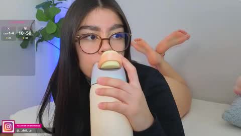 Snapshot of daliapunkt chatting on 12-14-25, 03:17 Dalia online show from 12-14-25, 03:17