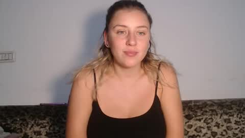 Snapshot of dalyana22 chatting on 10-10-25, 08:52 Maria online show from 10-10-25, 08:52