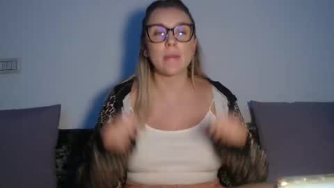 Snapshot of dalyana22 chatting on 10-12-25, 08:30 Maria online show from 10-12-25, 08:30