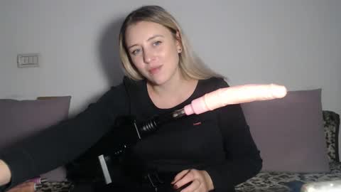 Snapshot of dalyana22 chatting on 10-14-25, 08:53 Maria online show from 10-14-25, 08:53