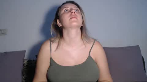 Snapshot of dalyana22 chatting on 11-14-25, 10:18 Maria online show from 11-14-25, 10:18