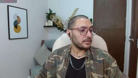 Snapshot of dami_duarte chatting on 12-20-25, 02:18 Damian Duarte online show from 12-20-25, 02:18