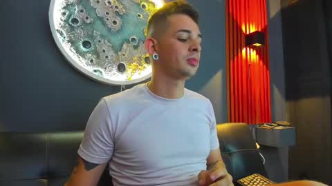 Snapshot of damian__oliver chatting on 12-02-24, 02:53 Damian Oliver online show from 12-02-24, 02:53