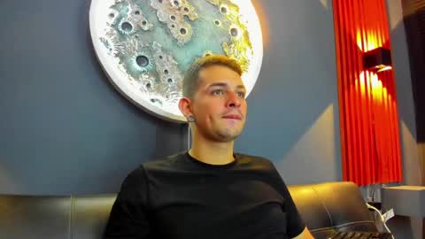 Snapshot of damian__oliver chatting on 12-15-24, 06:07 Damian Oliver online show from 12-15-24, 06:07