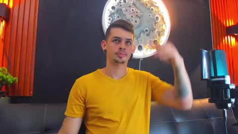 Snapshot of damian__oliver chatting on 03-10-25, 03:12 Damian Oliver online show from 03-10-25, 03:12