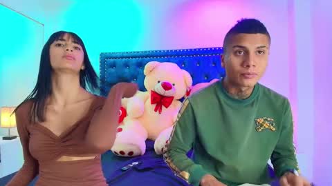 Snapshot of damian_and_roxanne chatting on 10-17-25, 12:41 DAMIAN AND ROXANNE. online show from 10-17-25, 12:41