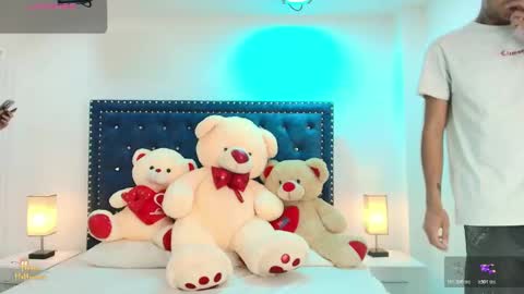 Snapshot of damian_and_roxanne chatting on 10-19-25, 12:28 DAMIAN AND ROXANNE. online show from 10-19-25, 12:28