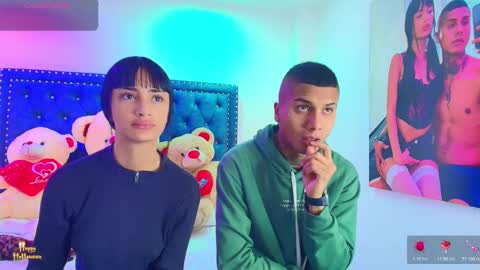 Snapshot of damian_and_roxanne chatting on 10-20-25, 12:49 DAMIAN AND ROXANNE. online show from 10-20-25, 12:49