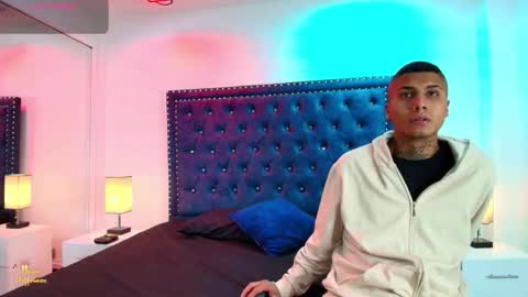 Snapshot of damian_and_roxanne chatting on 10-26-25, 12:33 DAMIAN AND ROXANNE. online show from 10-26-25, 12:33