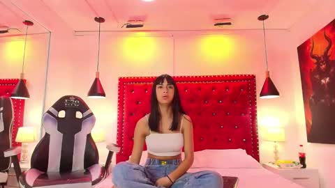 Snapshot of damian_and_roxanne chatting on 11-01-25, 12:40 DAMIAN AND ROXANNE. online show from 11-01-25, 12:40