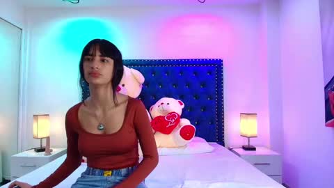 Snapshot of damian_and_roxanne chatting on 11-20-25, 12:49 DAMIAN AND ROXANNE. online show from 11-20-25, 12:49