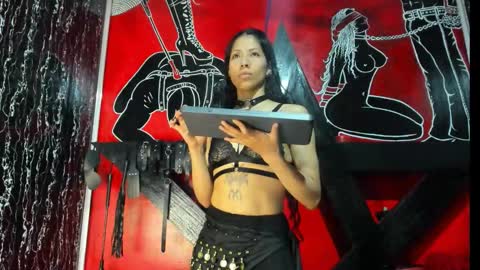 Snapshot of damian_and_tiana chatting on 10-31-25, 04:57 damian_and_tiana online show from 10-31-25, 04:57