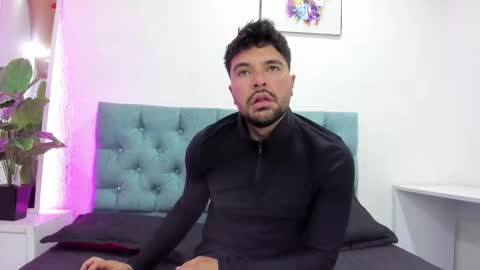 Snapshot of damian_hills chatting on 03-03-26, 12:17 Damian Hills online show from 03-03-26, 12:17