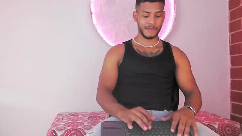 instagram damiannreed. online show from 01-08-25, 07:34