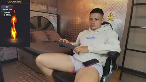 Snapshot of damianphill chatting on 12-21-24, 10:30 Damian Phill online show from 12-21-24, 10:30