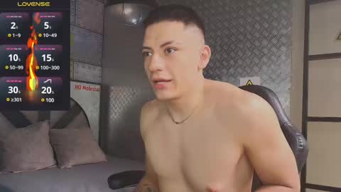 Snapshot of damianphill chatting on 12-22-24, 07:31 Damian Phill online show from 12-22-24, 07:31