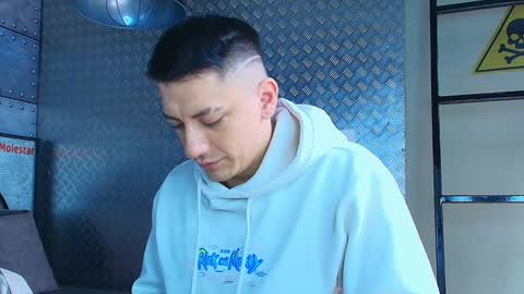 Snapshot of damianphill chatting on 01-02-25, 07:40 Damian Phill online show from 01-02-25, 07:40