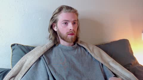 Snapshot of damien_diamond chatting on 12-18-24, 09:18 damien_diamond online show from 12-18-24, 09:18