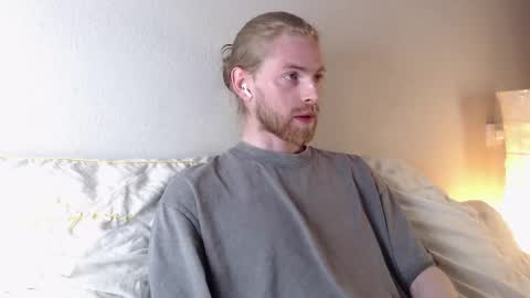 Snapshot of damien_diamond chatting on 10-12-25, 08:52 damien_diamond online show from 10-12-25, 08:52