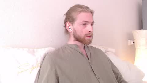 Snapshot of damien_diamond chatting on 10-20-25, 08:04 damien_diamond online show from 10-20-25, 08:04