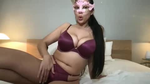 Snapshot of damiralux chatting on 01-19-25, 04:22 Damira Lux online show from 01-19-25, 04:22