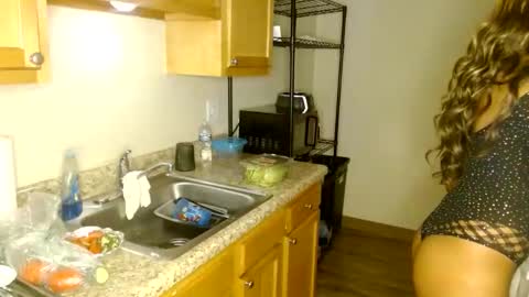 Snapshot of damnnova1 chatting on 11-11-25, 06:19 Nova online show from 11-11-25, 06:19