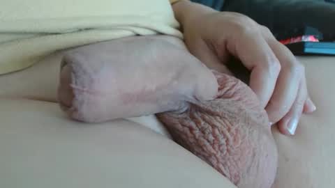 Snapshot of damocles01 chatting on 10-22-25, 12:27 Damocles online show from 10-22-25, 12:27