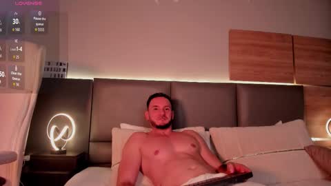 Snapshot of damonsantos chatting on 10-22-25, 06:07 D A M O N online show from 10-22-25, 06:07