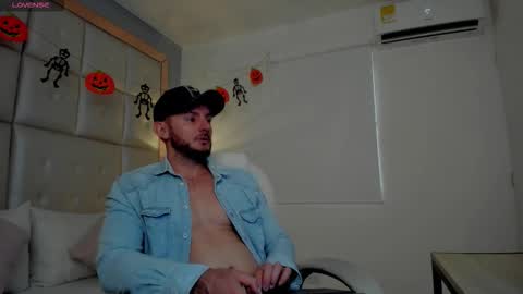 Snapshot of damonsantos chatting on 10-26-25, 01:17 D A M O N online show from 10-26-25, 01:17