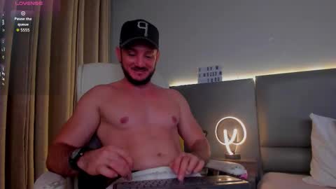 Snapshot of damonsantos chatting on 11-15-25, 11:54 D A M O N online show from 11-15-25, 11:54