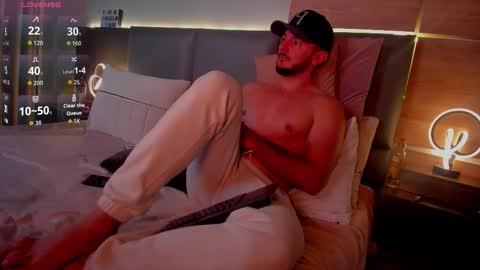 Snapshot of damonsantos chatting on 11-16-25, 12:00 D A M O N online show from 11-16-25, 12:00