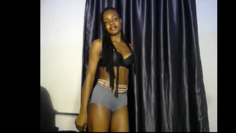 Snapshot of damsel8 chatting on 10-23-25, 05:44 leah online show from 10-23-25, 05:44