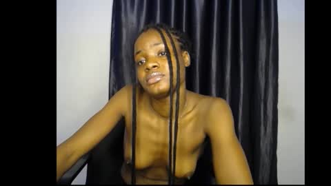 Snapshot of damsel8 chatting on 10-26-25, 05:57 leah online show from 10-26-25, 05:57