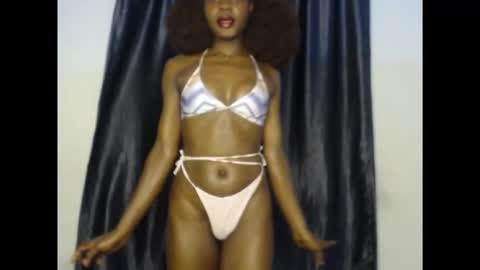 Snapshot of damsel8 chatting on 11-18-25, 04:28 leah online show from 11-18-25, 04:28