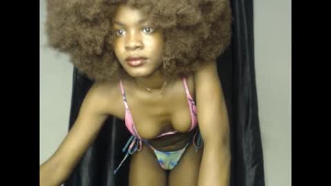 Snapshot of damsel8 chatting on 11-19-25, 04:45 leah online show from 11-19-25, 04:45