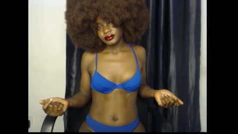 Snapshot of damsel8 chatting on 11-24-25, 03:39 leah online show from 11-24-25, 03:39