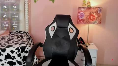 Snapshot of dan_scoott chatting on 11-22-25, 07:46 Danny online show from 11-22-25, 07:46