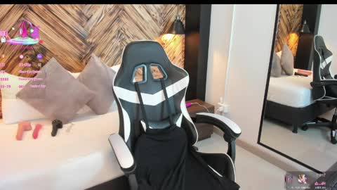 D A N A  online show from 03-30-26, 02:18