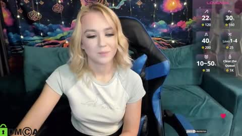 dances_queen online show from 12-22-25, 07:38